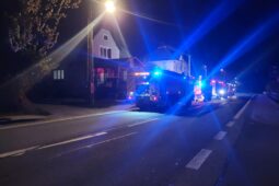 FOTO: Na Bruntálsku hořela garáž, majitel se nadýchal zplodin