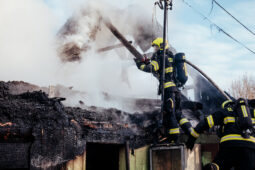 VIDEO: Roubenka na Frýdecko-Místecku lehla popelem