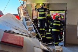 Semilsko: Opilý řidič riskantně předjížděl a zavinil smrt dvou lidí, čeká ho soud