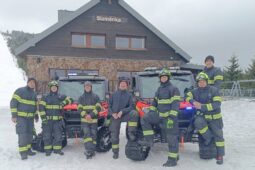 Horské cvičení prověřilo týmy i zásahy hasičů v těžko přístupném terénu