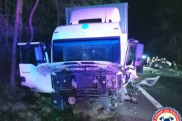 Na Svitavsku se srazilo osobní auto s náklaďákem