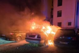 Hasiči likvidovali noční požár auta v Jablonci nad Nisou. Škoda je 50 tisíc korun