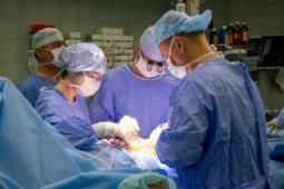 Ostravští lékaři loni trhli rekord v transplantacích ledvin. Jedná se o nejvyšší počet v historii FNO