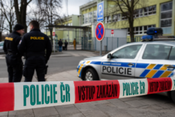 Muž v Plzni polil bývalou partnerku kyselinou, skončil ve vazbě