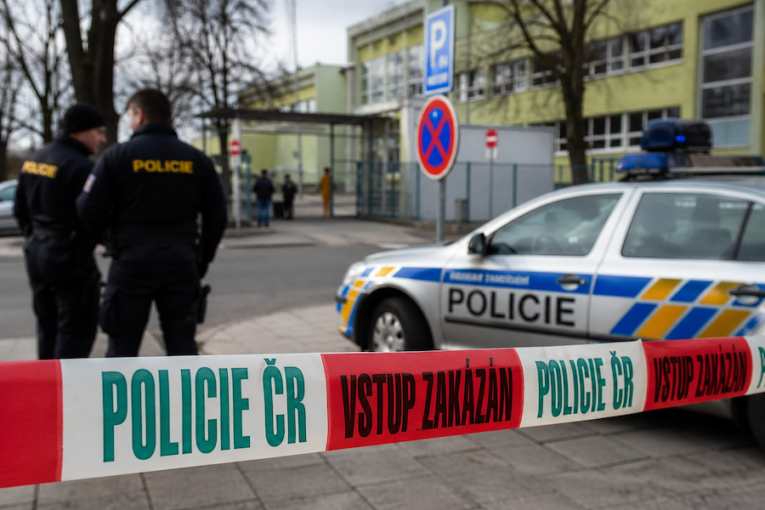 Muž v Plzni polil bývalou partnerku kyselinou, skončil ve vazbě