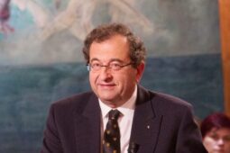 Co je smyslem života?                                         Cyril Höschl: Žít pro druhé 