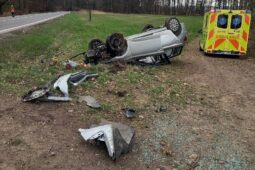 Dramatická nehoda na I/37: auto skončilo na střeše