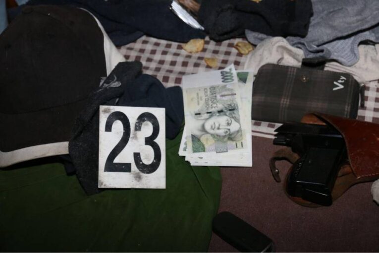 Falešná žena na síti, pak vloupání: zmizelo 300 tisíc