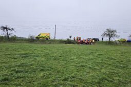 Nehoda na Frýdecko-Místecku: Pravděpodobný viník je ve vážném stavu, zranilo se i dítě