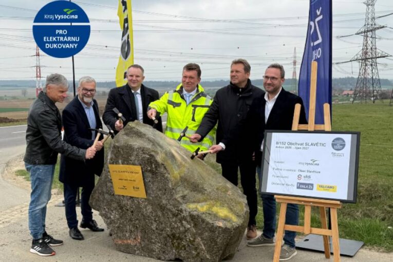 Obchvat Slavětic zahájen. Stavba za stovky milionů zlepší dopravu u Dukovan