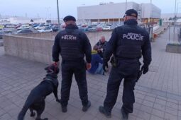 Na nádraží vyrazila posila. Strážníkům pomáhá služební pes