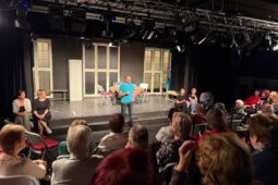 Podvodníci na scéně. Senioři si zkouší, jak jim nenaletět