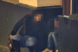 VIDEO: Okradla spícího muže! Netušila, že vše zachytily kamery