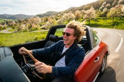 Drahý benzín a příprava vozu na jaro. Netýká se jen auta, ale i přemýšlení řidičů