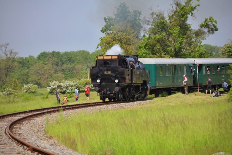 Historické vlaky patří k Břeclavi a Lednici stejně jako kolo  