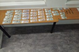 Ztracené peníze v Údolní ulici se po řadě problémů dostaly k majiteli