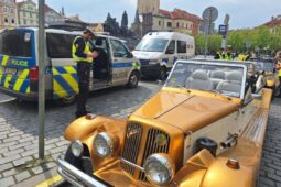 Pseudoveterány v centru Prahy neprošly kontrolou. Vážné závady mělo 25 z 31 vozidel