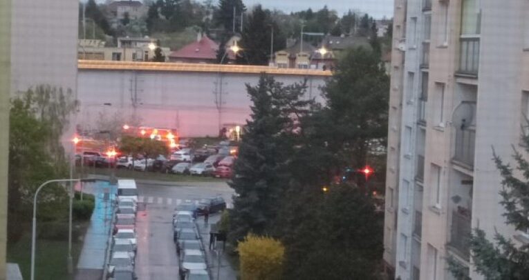 Požár ve střelnici u metra zastavil provoz na části linky B