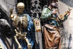 Praha se na chvíli zastaví. Orloj připomene oběti spěchu za volantem