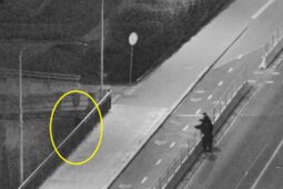 Dramatická noc v Přerově: žena skočila do Bečvy, strážník ji vytáhl z vody