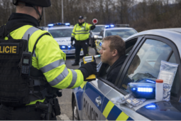 Alkohol a drogy za volantem Plzeňského kraje. Policisté odhalili desítky hříšníků
