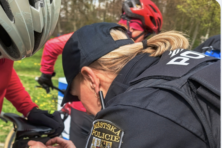 Strážníci kontrolovali cyklisty u Radbuzy, zaměřili se hlavně na bezpečnost