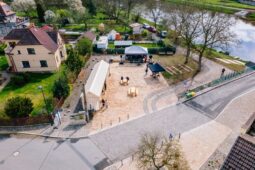 Konečně prostor pro lidi. Srbsko v Českém krasu má nové srdce obce