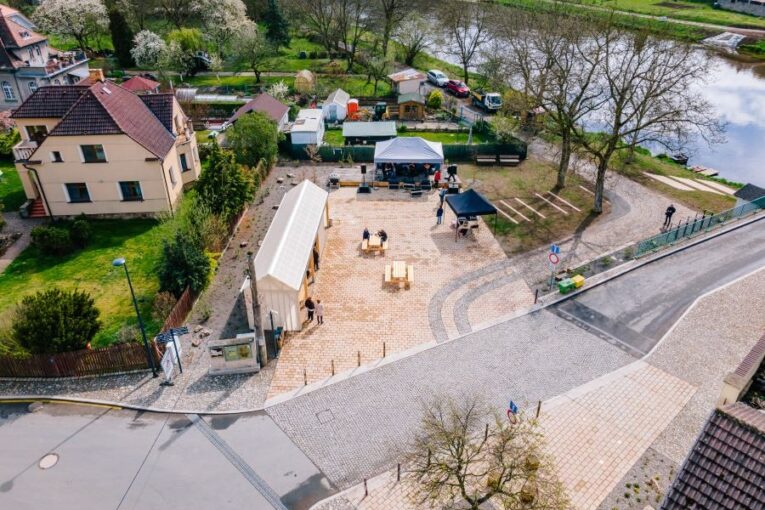 Konečně prostor pro lidi. Srbsko v Českém krasu má nové srdce obce