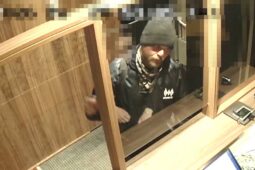 Poznali jste muže na fotce? Hledá ho policie