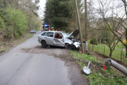 Dva opilci za volantem ve stejný den. Jeden dostal smyk a druhý skončil v nemocnici