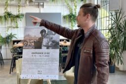 Proměny Afriky v čase: Na Mariánském náměstí vystavují snímky inspirované Hanzelkou a Zikmundem