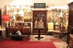 Starožitnosti jako jistota v nejisté době. Jarní Antique zve do Novoměstské radnice