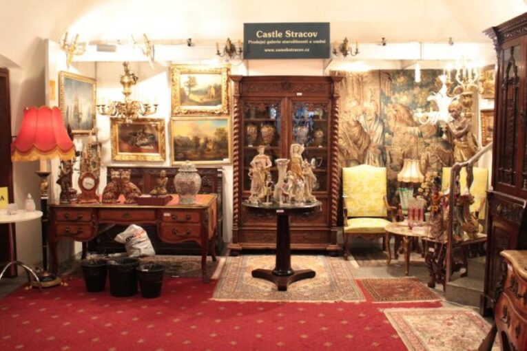 Starožitnosti jako jistota v nejisté době. Jarní Antique zve do Novoměstské radnice