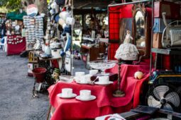 Poklady z půdy i garáže: Bleší trh na náměstí T. G. Masaryka otevírá sezónu