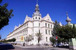 Nymburk brání své gymnázium. Omezení kapacit může zasáhnout stovky dětí