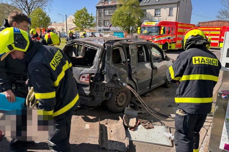 Při tankování řidiči vybuchlo auto
