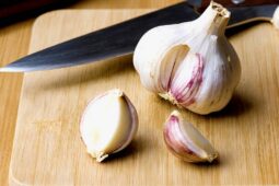 Česnek jako lék. Nejčastěji se v kuchyni dopouštíme těchto chyb