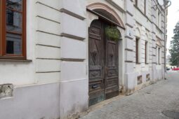 Pamětní deska na rodném domě připomene sté výročí narození Miloše Macourka