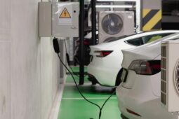 Krize na trhu s palivy funguje jako podpora elektromobility. Zájem Čechů o elektrovozy raketově vystřelil