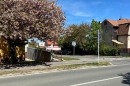 Konec parkování na trávě. Přibudou místa i bezpečnější chodníky