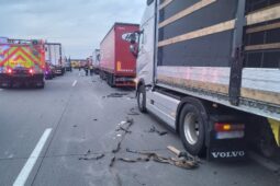 Hromadná nehoda na dálnici D2 poblíž Rebešovic zastavila provoz na Brno