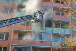 Na sídlišti Dukelských hrdinů v Břeclavi hořelo na balkoně bytu 