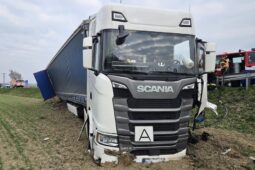 Vážná nehoda kamionu a osobního auta u Bučovic: Silnice I/50 byla uzavřena