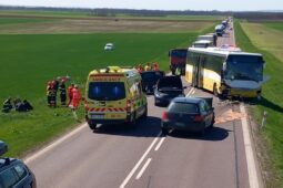 Nehoda autobusu na Znojemsku: Devět lidí se zranilo