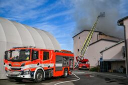 VIDEO: Hasiči už zjistili příčinu požáru haly v Brně-Přízřenicích