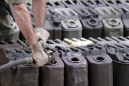 Policisté dopadli zloděje nafty krátce po činu 