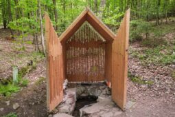 Podhůra se pomalu probouzí. Vydejte se na tradiční Otevírání studánek