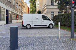 Ulice Školní se na celý týden uzavře. Důvodem je oprava po nehodě