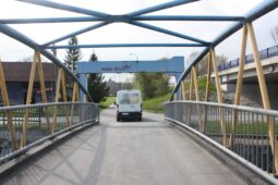 Seniora na Frýdecko-Místecku srazilo auto. Byl v kritickém stavu a letěl vrtulníkem