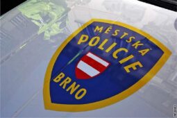 Žabomyší válka na severu Brna. Sousedce vadí hluk, proto dupe na druhou